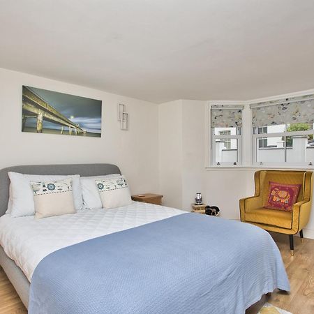 Spacious Seaside Escape In The Heart Of Deal, 4 Mins From The Beach Kültér fotó