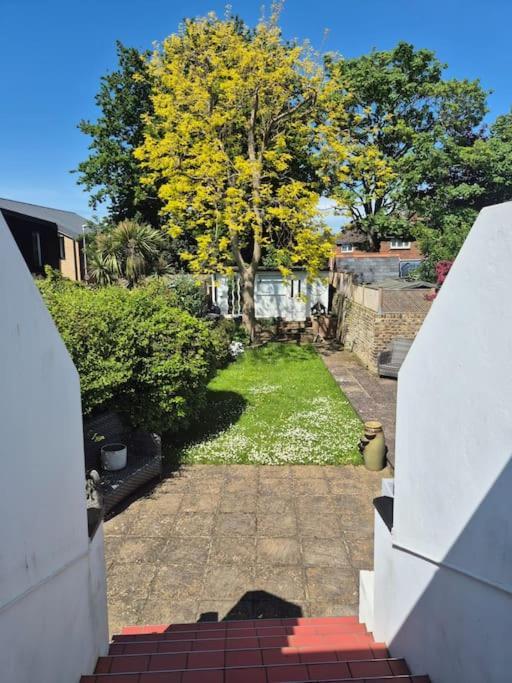 Spacious Seaside Escape In The Heart Of Deal, 4 Mins From The Beach Kültér fotó
