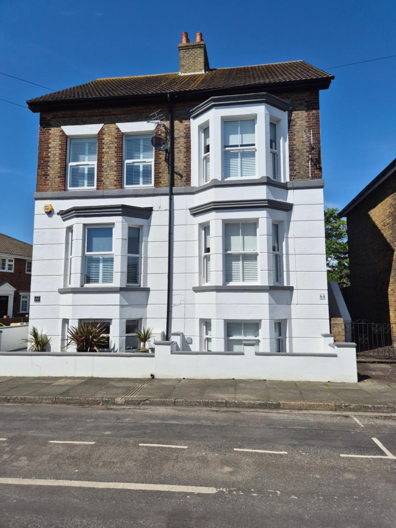 Spacious Seaside Escape In The Heart Of Deal, 4 Mins From The Beach Kültér fotó