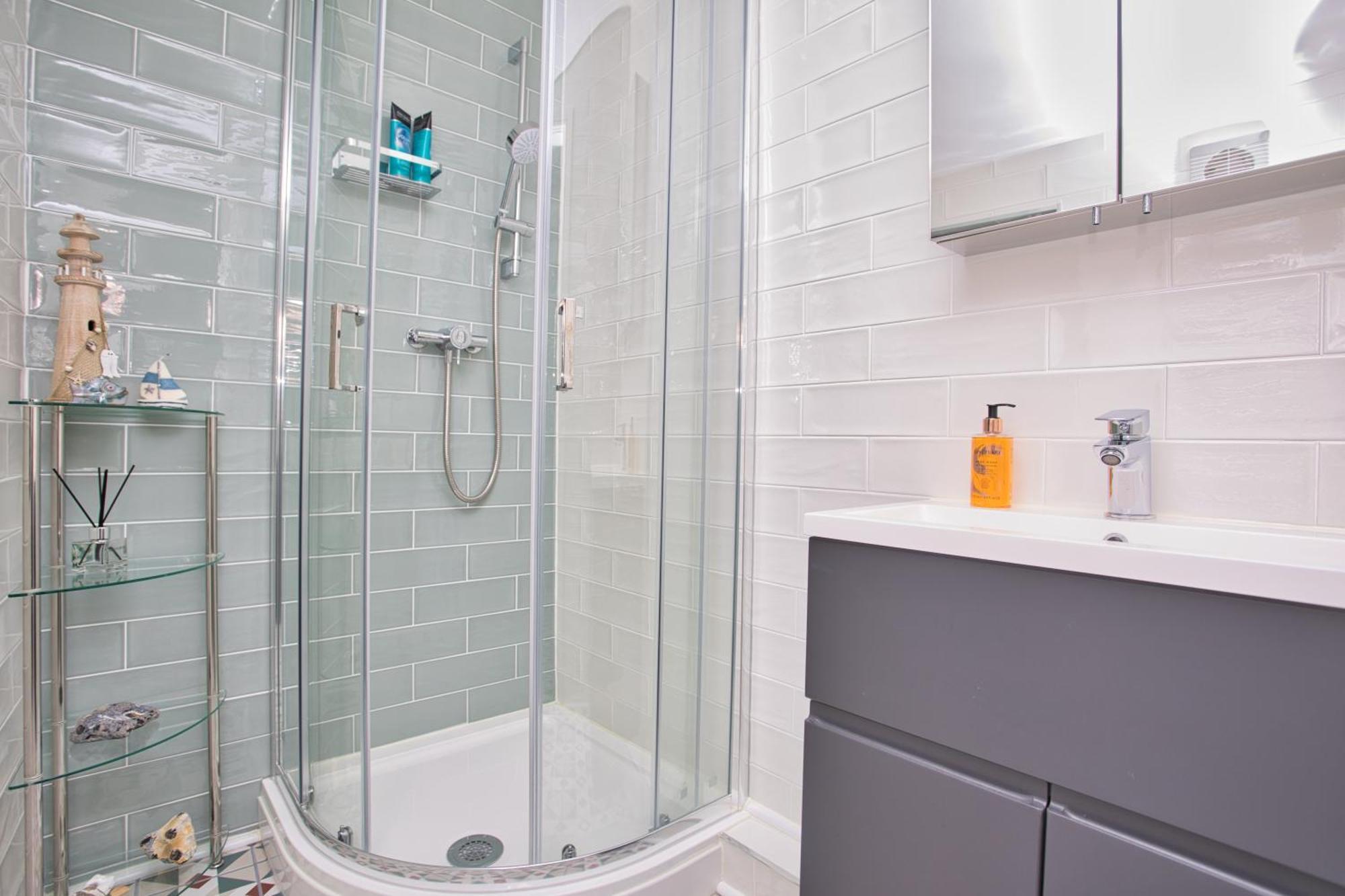 Spacious Seaside Escape In The Heart Of Deal, 4 Mins From The Beach Kültér fotó