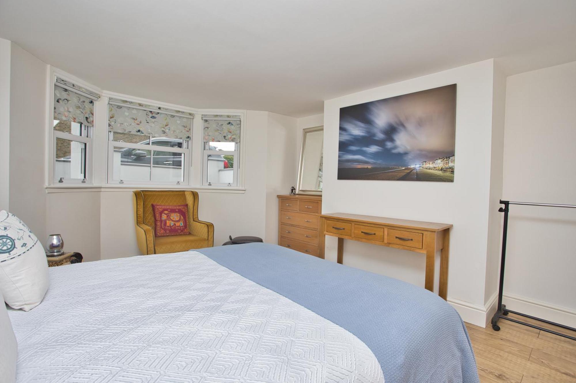 Spacious Seaside Escape In The Heart Of Deal, 4 Mins From The Beach Kültér fotó