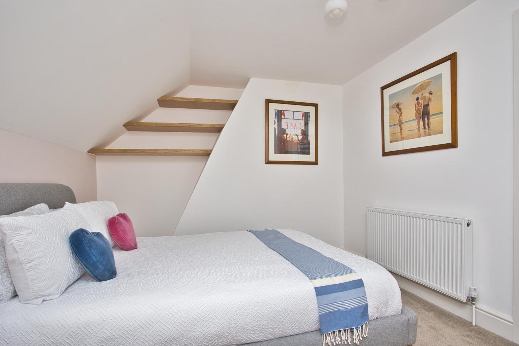 Spacious Seaside Escape In The Heart Of Deal, 4 Mins From The Beach Kültér fotó