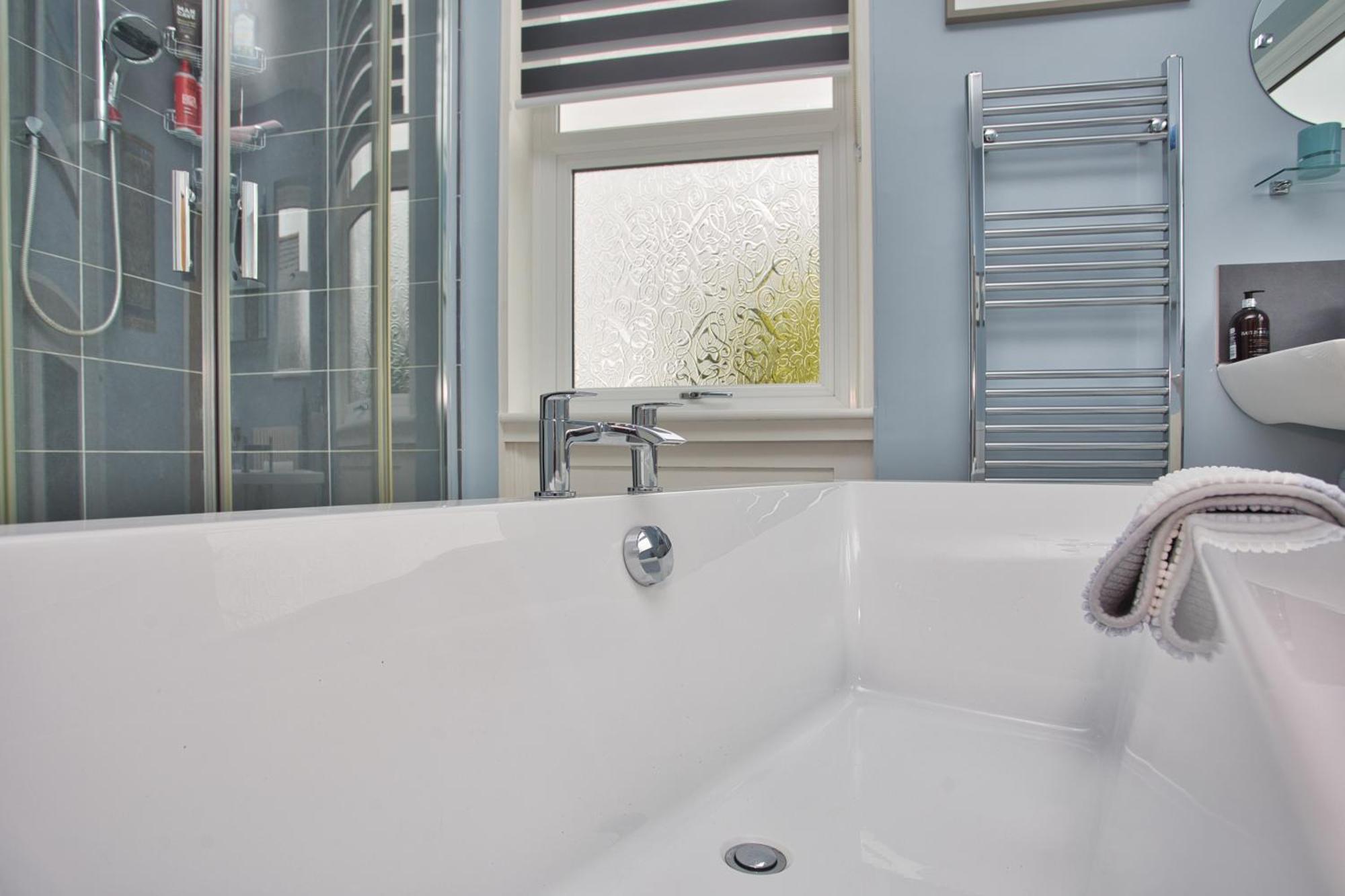 Spacious Seaside Escape In The Heart Of Deal, 4 Mins From The Beach Kültér fotó