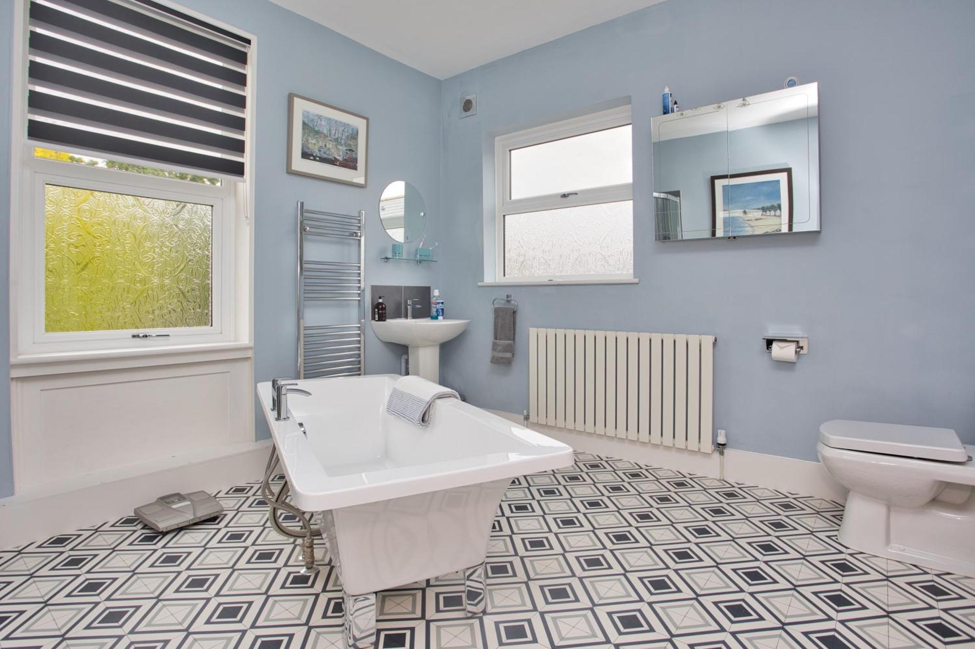Spacious Seaside Escape In The Heart Of Deal, 4 Mins From The Beach Kültér fotó