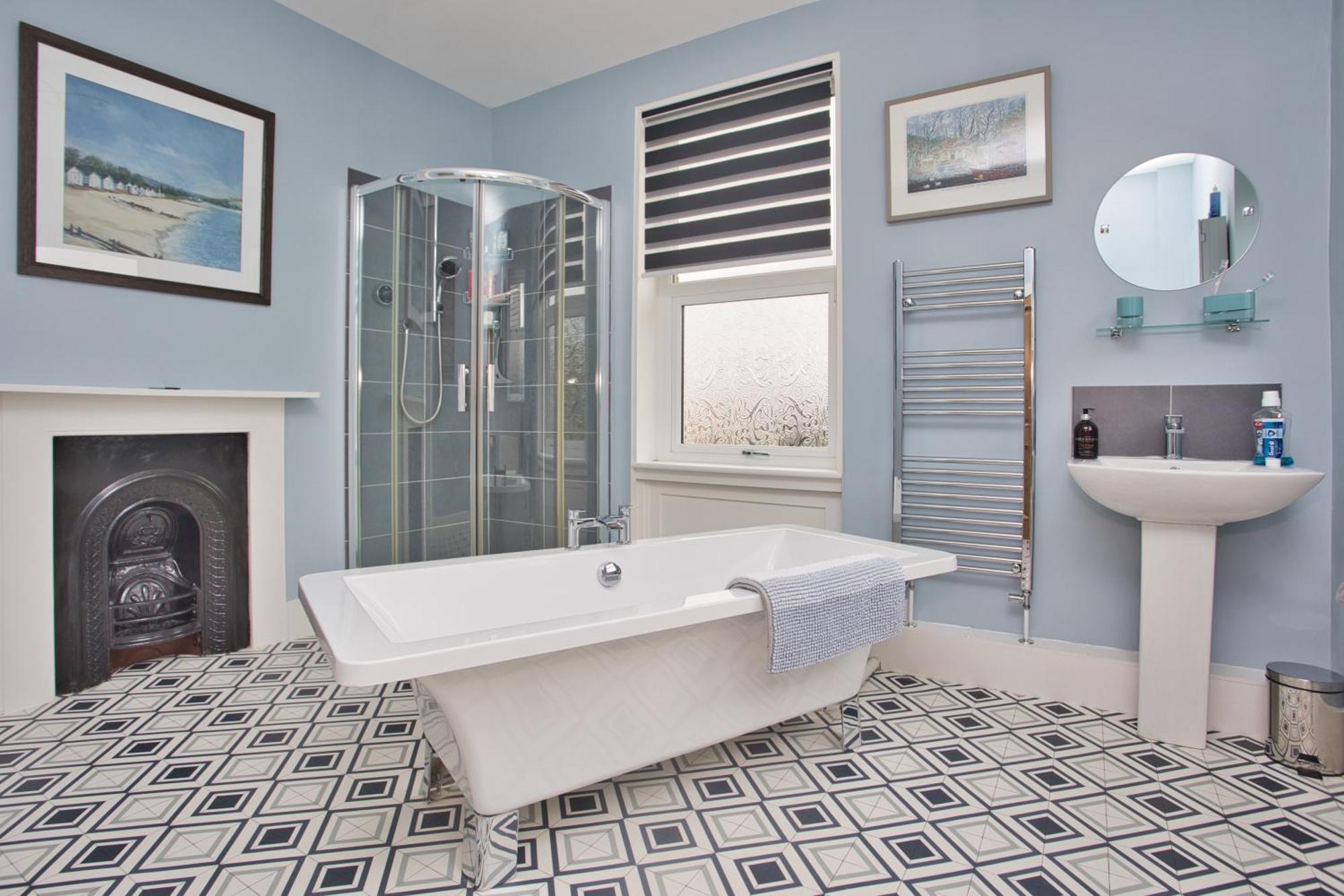 Spacious Seaside Escape In The Heart Of Deal, 4 Mins From The Beach Kültér fotó