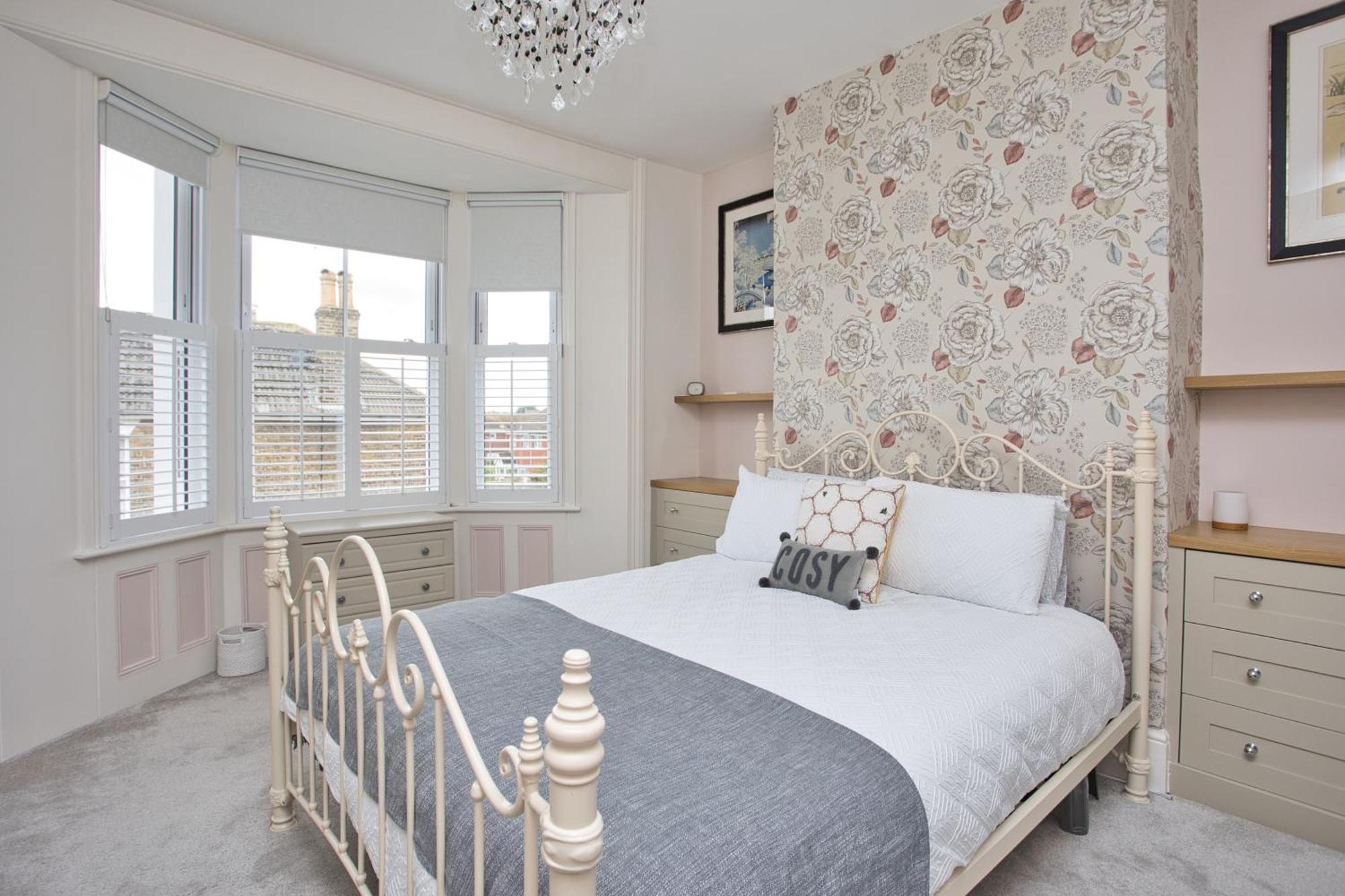 Spacious Seaside Escape In The Heart Of Deal, 4 Mins From The Beach Kültér fotó