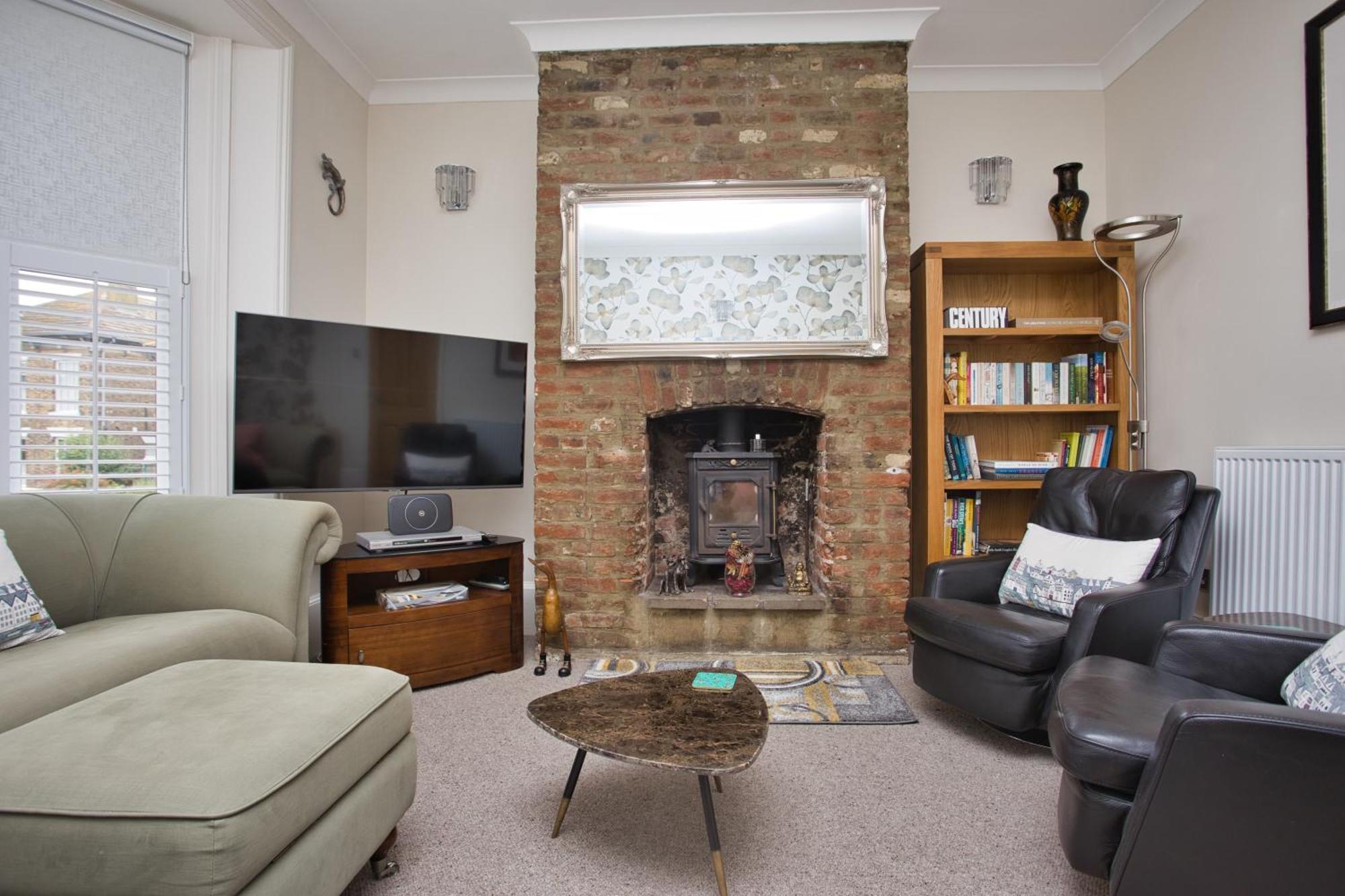 Spacious Seaside Escape In The Heart Of Deal, 4 Mins From The Beach Kültér fotó