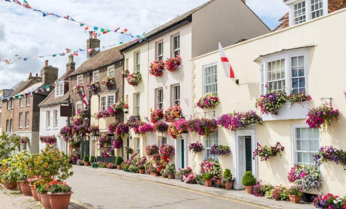 Spacious Seaside Escape In The Heart Of Deal, 4 Mins From The Beach Kültér fotó
